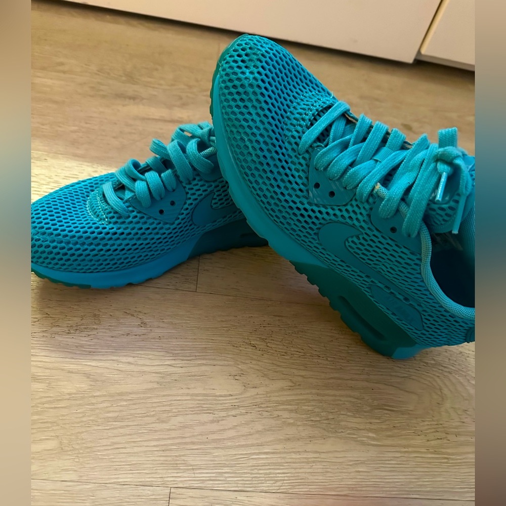 Nike air max blue mesh sneakers